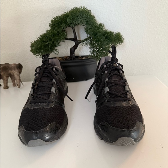 ASICS Men's Black and Gray Athletic Shoes - Picture 2 of 5